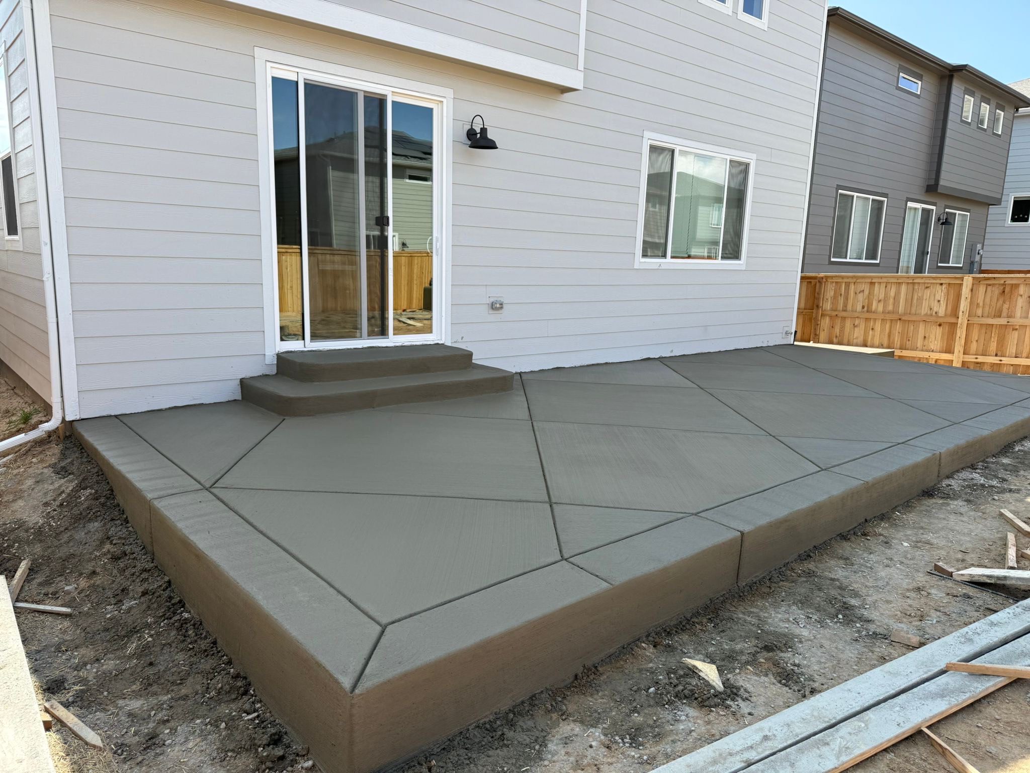 Concrete-sidewalk-with-brick-border