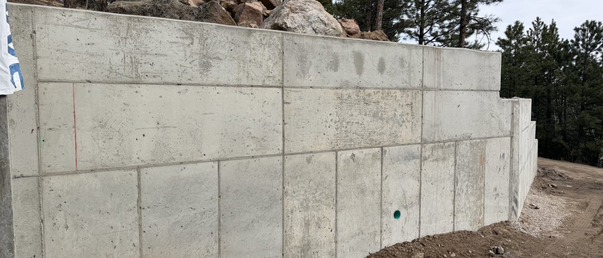 Poured concrete retaining wall